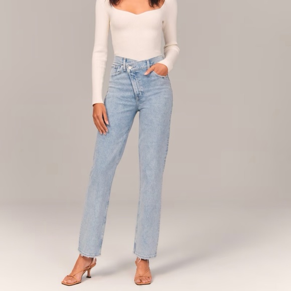 Abercrombie Ultra High Rise 90s Straight Jean - Picture 1 of 4